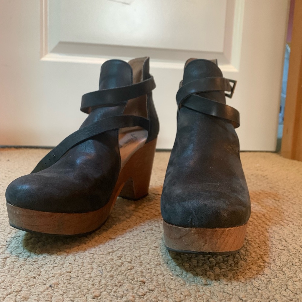 Cedar Clogs